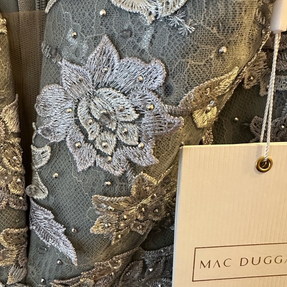 ✔️#68B/88B BNWT MAC DUGGAL
Floral Applique Long Sleeve Illusion Gown #70224 - Picture 6 of 10